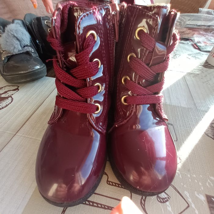 Продавам детски боти