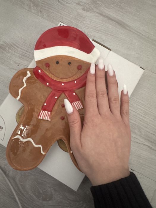 Коледна чиния джинджърбред човече