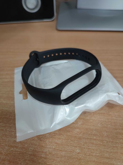 Каишки за Xiaomi mi band 6,7, и оригинален кабел за зареждане.