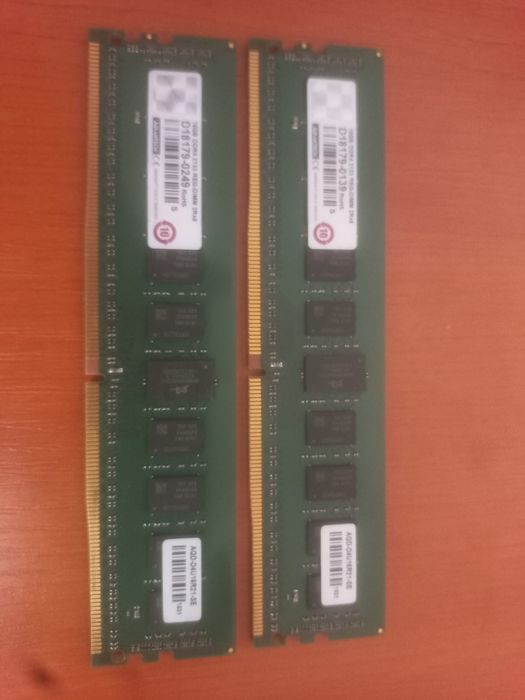 Vând 2 Rami Ddr4 16 Gb PC