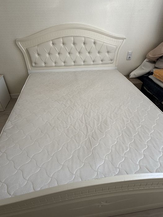 Двухспальная кровать