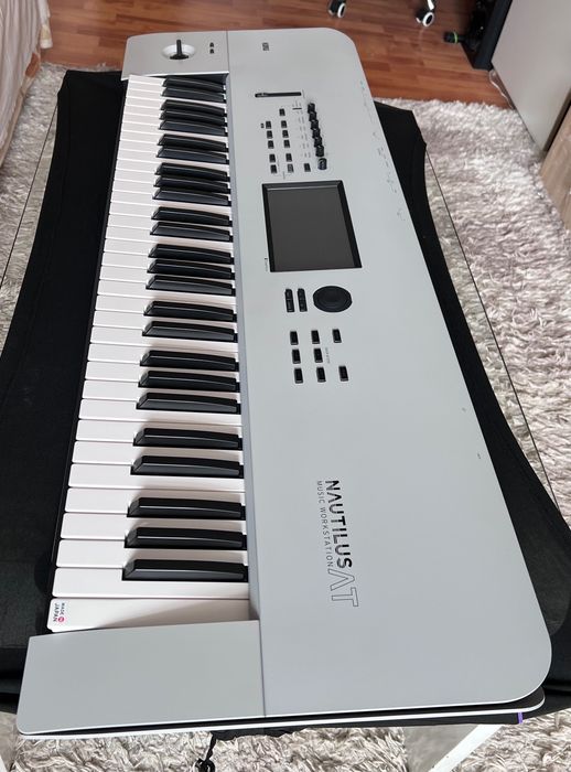Korg Nautilus 61 AT Aftertouch Grey Limited Edition + Husă | Ca Nou | Schimb Roland FR7 / FR7X / FR8X
