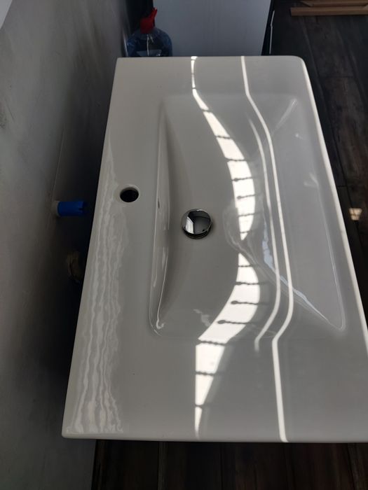 Мивка за баня със плавно затваряне на шкафчетата и лед светлина