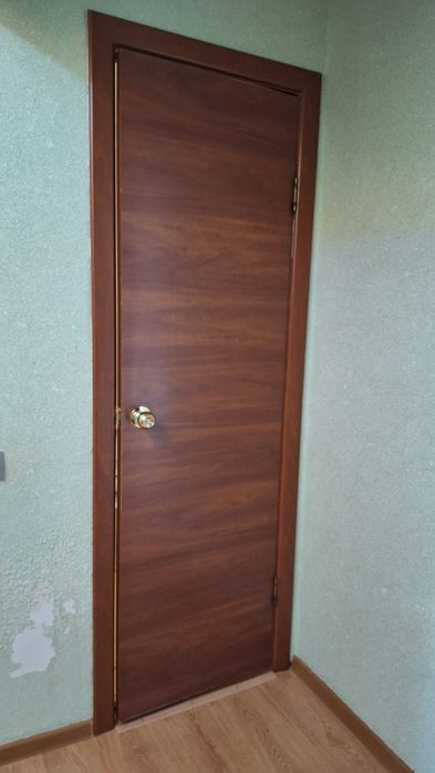 Есік сатылады, Двери