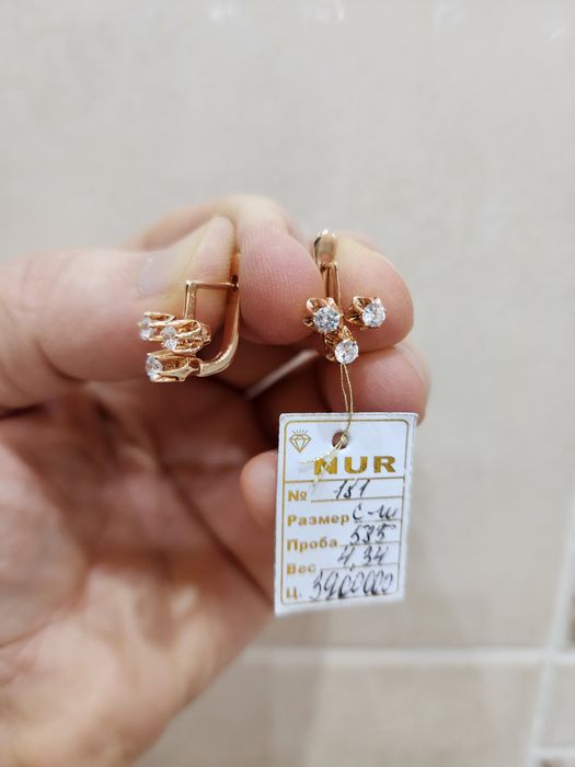 Серьги золотые новые