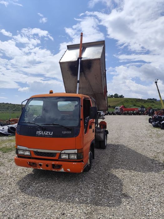 Camioneta basculabila Isuzu 2005