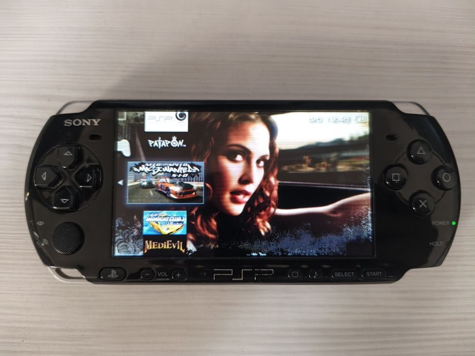 Vând PSP Seria 3000 Modat