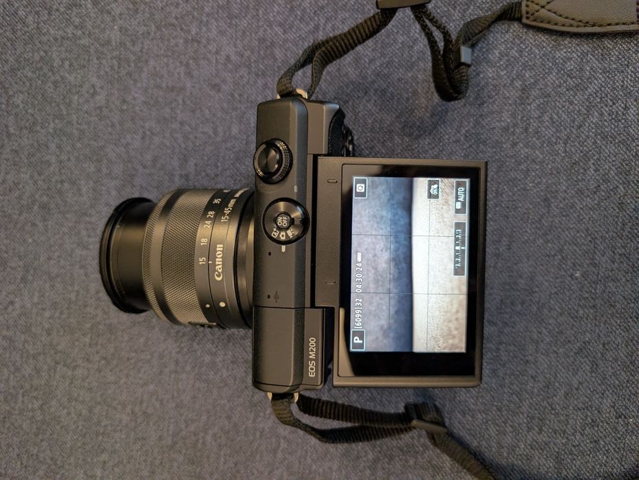 Фотоапарат Canon EOS M200