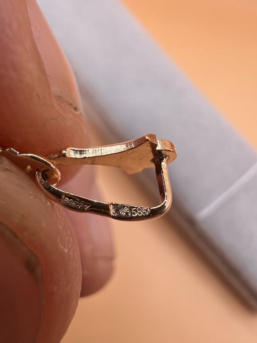 Продам золотой крестик.