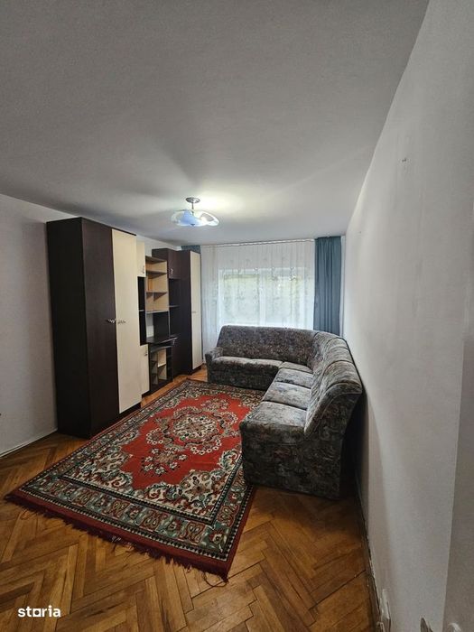 De vânzare apartament cu 2 camere, decomandat, Crisului, etaj 3