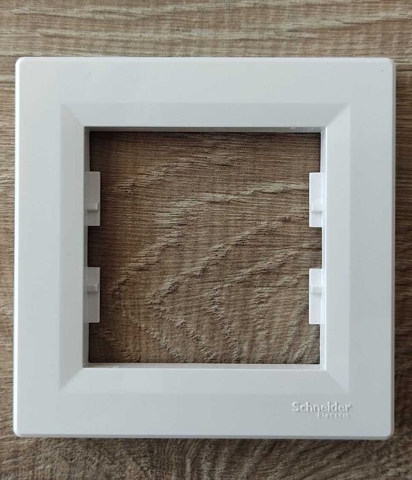 Бели единични рамки Schneider Asfora