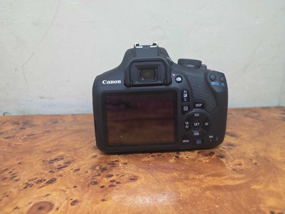 Canon EOS 2000D + Tamron 28-80mm