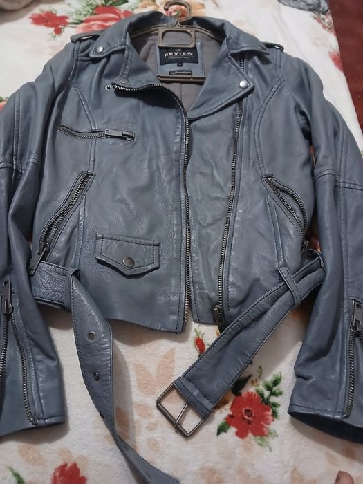 Geaca Review,mărimea S,pret 65lei