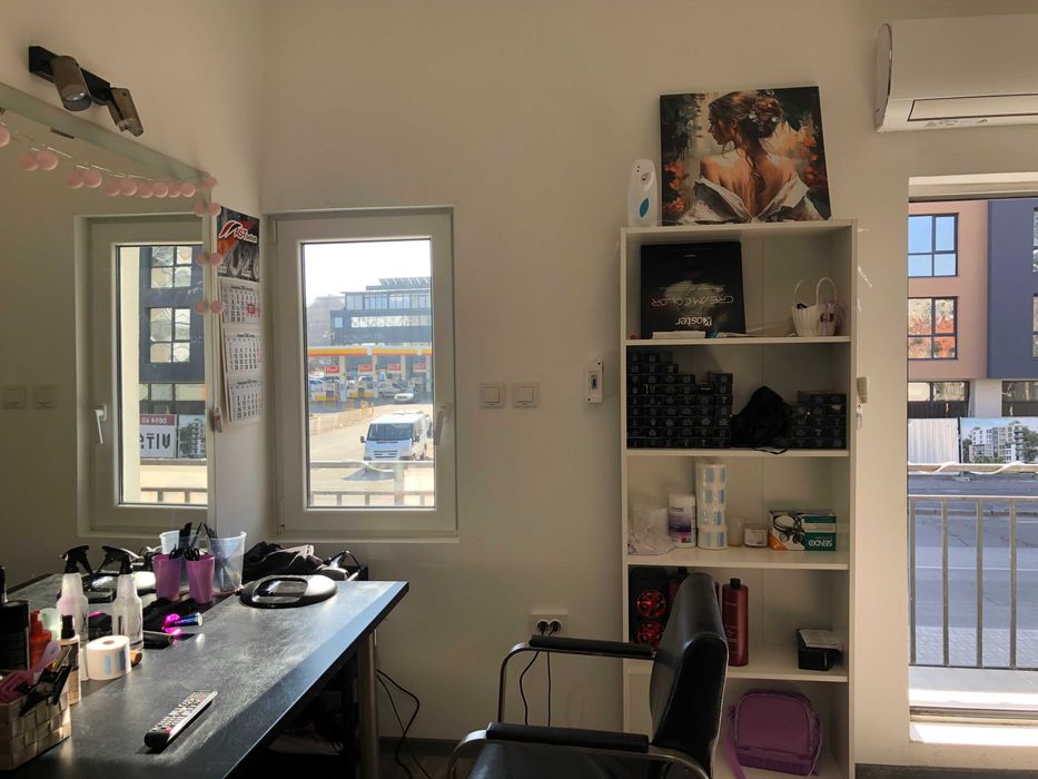 Фризьорски и козметичен  салон