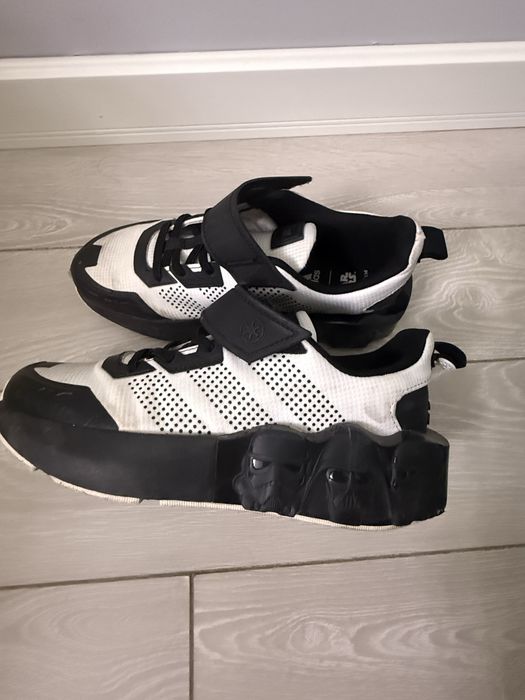 Кроссовки adidas