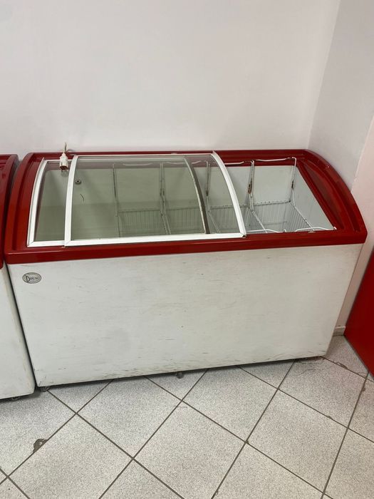 Продается витринный морозильник