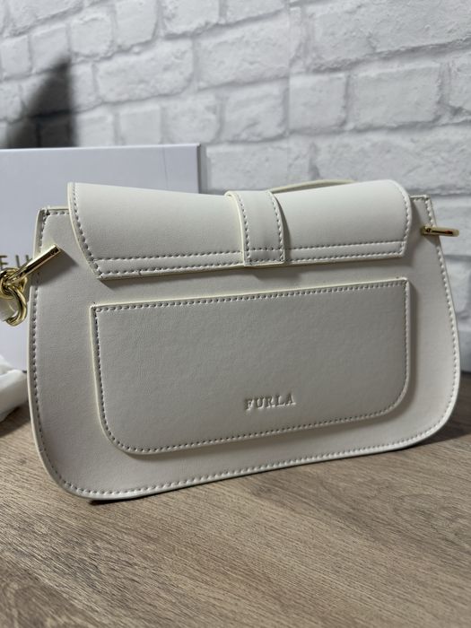 Оригинална чанта Furla Flow размер М