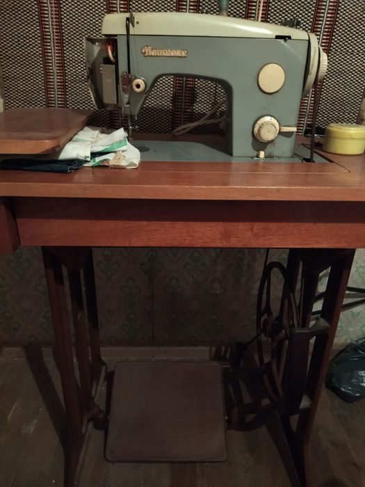 Продавам шевна машина Науман