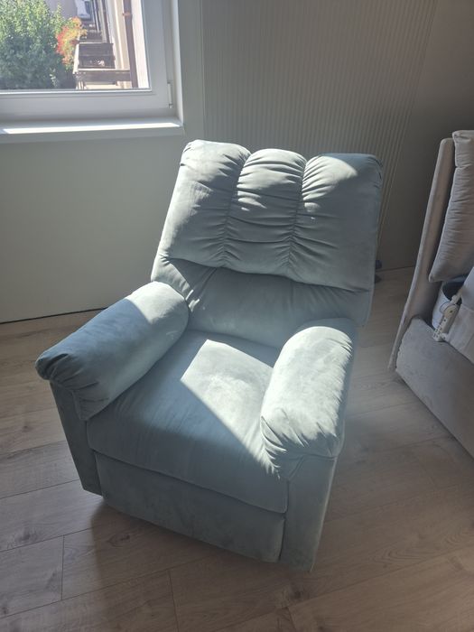 Vand fotoliu cu recliner manual achizitionat de pa Mobexpert in stare foarte buna