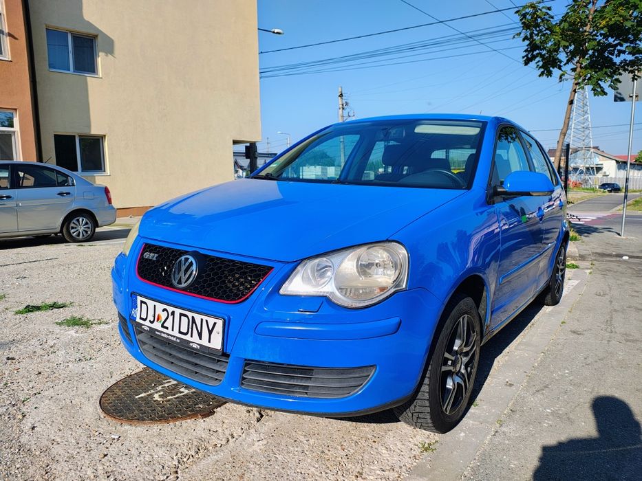 VOLKSWAGEN Polo