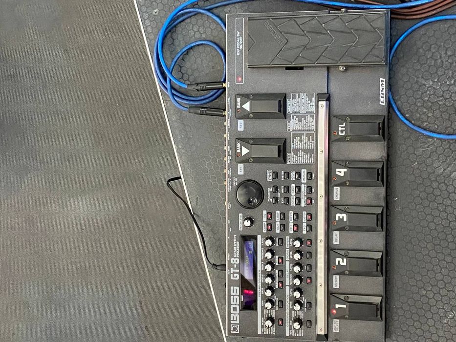 Boss GT 8 b.n Guitara