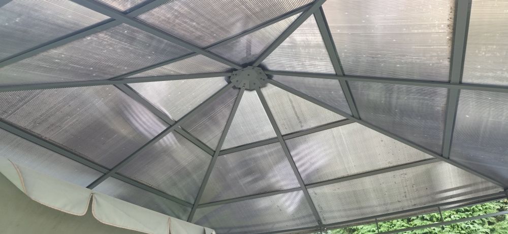 Pavilion policarbonat și metal
