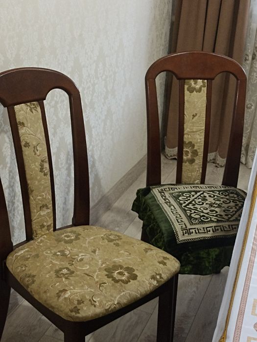 Стол со стульями