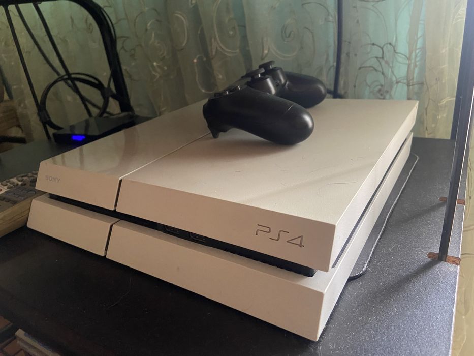 Продам PS4-FAT….