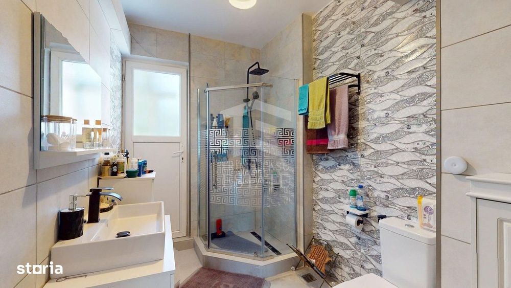 Apartament interbelic cu 3 camere, 124 mp, vis-à-vis de