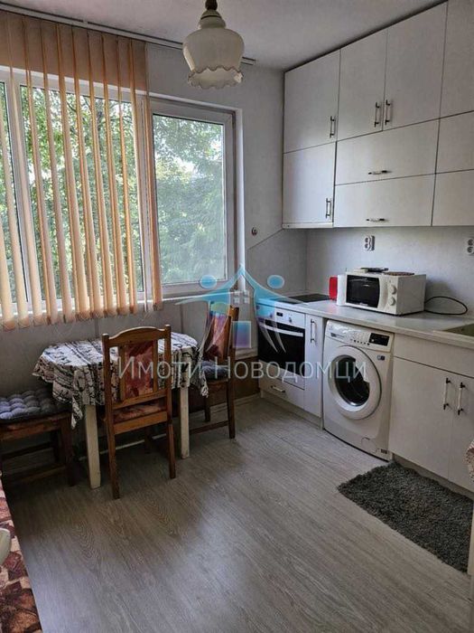 Продава се Двустаен апартамент в Шумен, Пазара - 55 кв.м за 2022 €/кв.м - Снимка #2