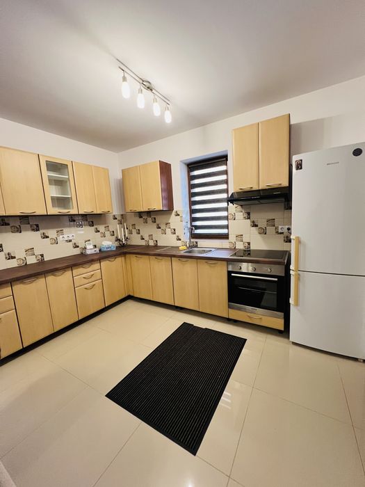 Închiriez apartament