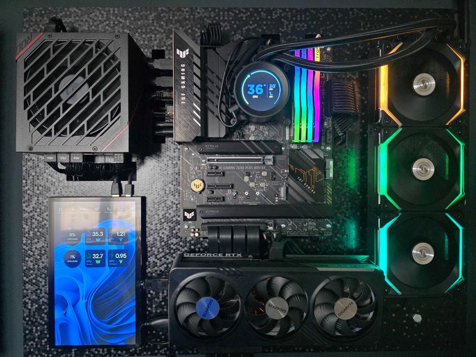 PC Gaming Wall Build Custom RTX 4070 SUPER / i5 12600KF / NZXT Kraken / Lian Li / Display + Wireless Power