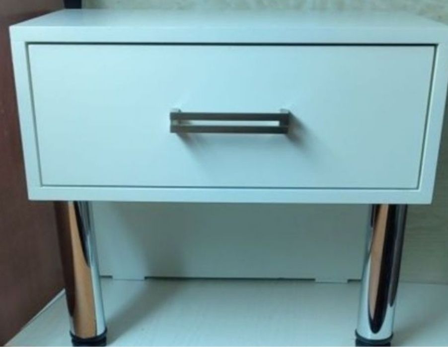 Тумбочка прикроватная.