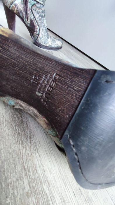 Botine DEBUT, superbe, piele naturala cu detalii unice