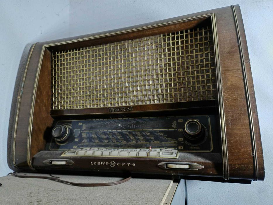 Radio-uri cu Lămpi Vintage - Grundig & Loewe Opta Komet Piese Colecție