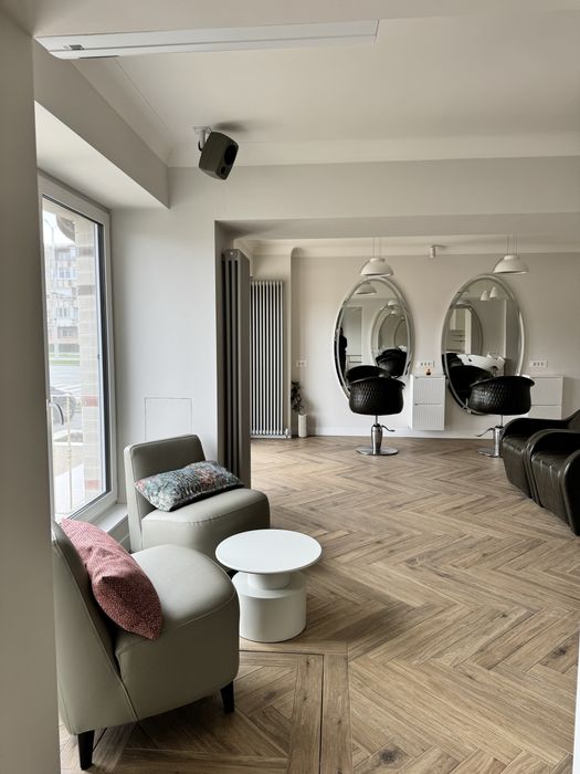 Inchiriez locuri in salon de infrumusetare