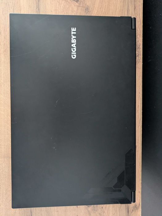 17.3" Ноутбук GIGABYTE G7 MF черный