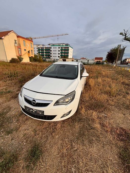 Dezmembrari dezmembrez Opel Astra J Combi 1.7 CDTI cod motor A17DTR