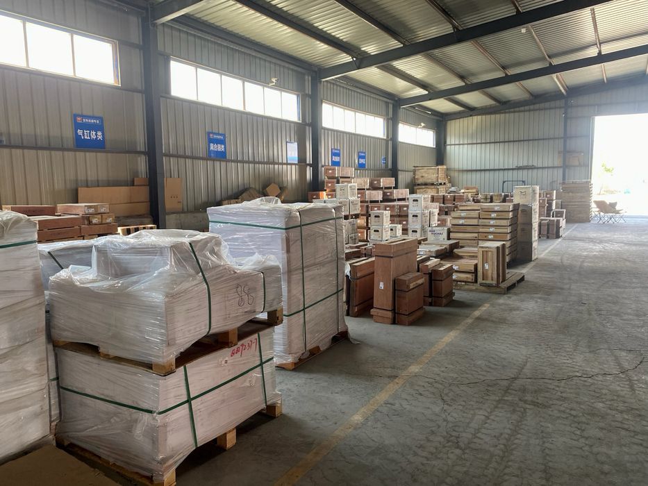 Запчасти экскаватор погрузчик каток грейдер