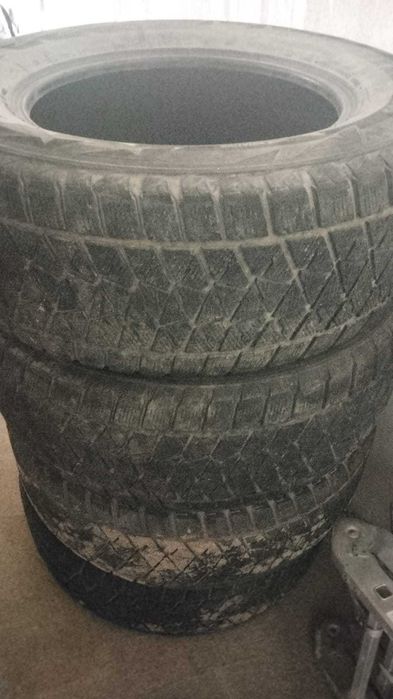 Продам шины R18 липучка зимние