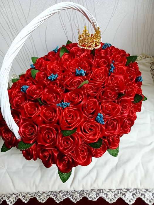 Цветы из атласных розы