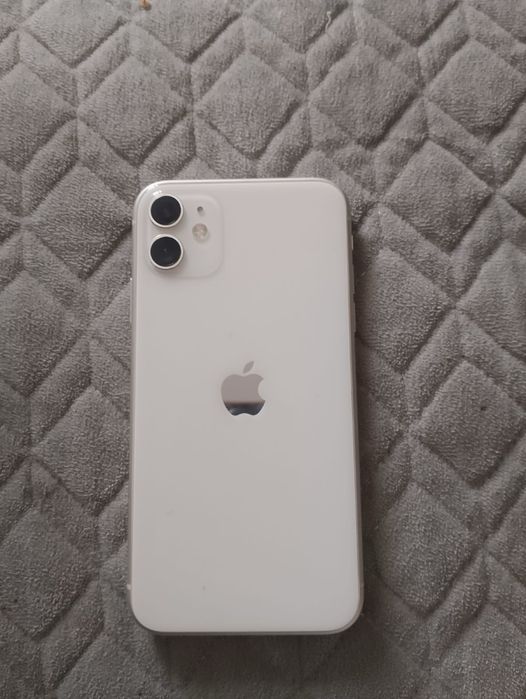 Продаю айфон 11