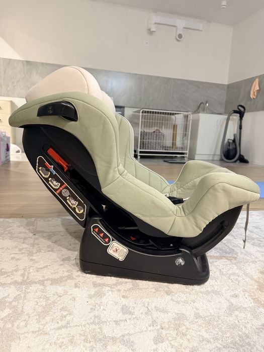 Автомобильное кресло