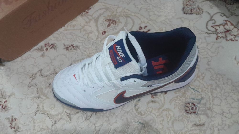 Футбольные кроссовки зальник