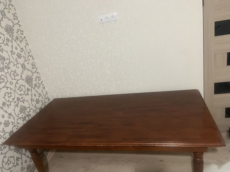 Продается стол производства Малазия