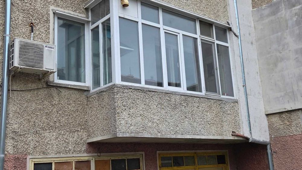 Продавам апартамент(тухла) 4+1 в района на Математическа гимназия- гр.Шумен.Възможност за гараж!