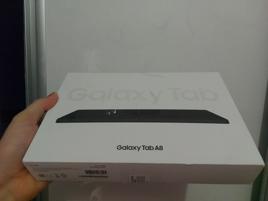 Продам планшет Самсунг а8 128 гигов черный