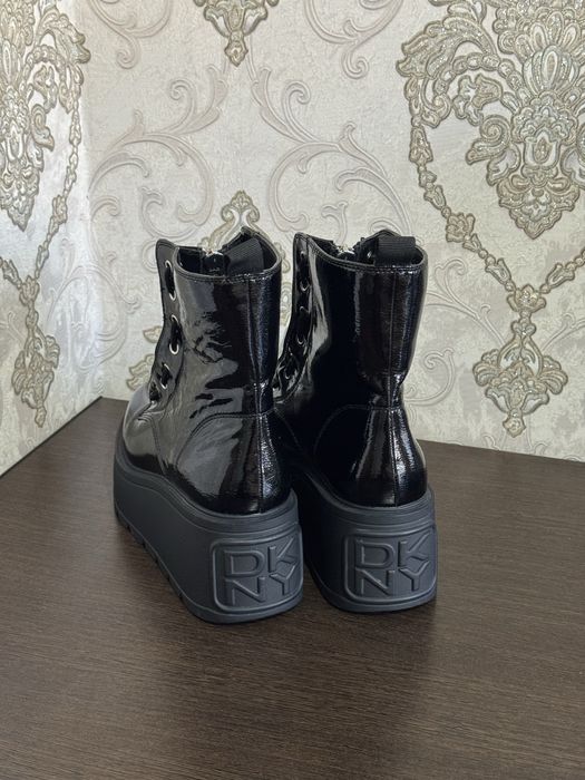 Ботинки DKNY на платформе, черные