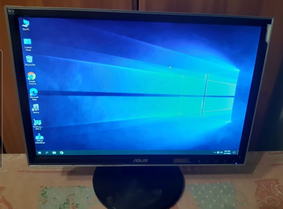 Unitate PC +monitor + sistem  audio