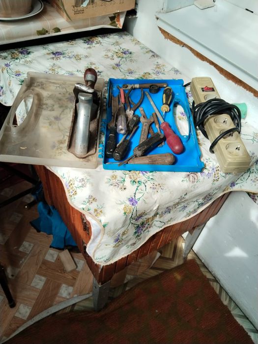 Рубанок, отвёртки, пласкогубцы